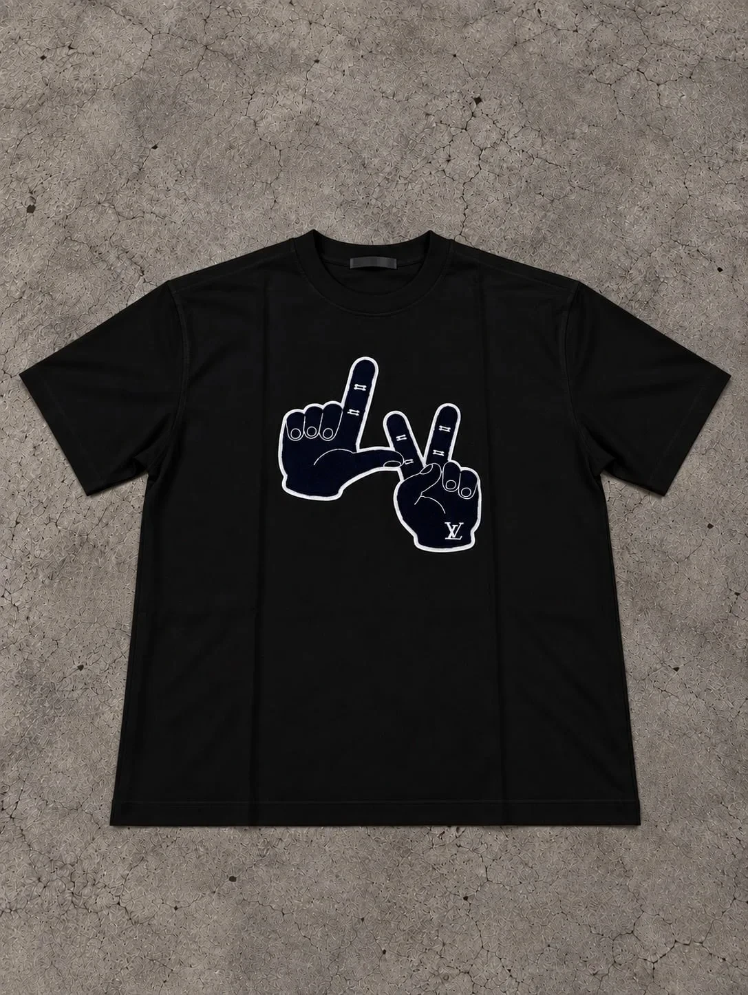 Louis Vuitton Camiseta Negra Manos LV Contorno